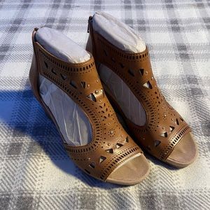 Earth Attalea Barbuda Sandals